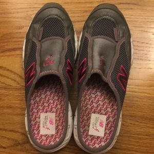 Gray New Balance tennis shoes size 7.5